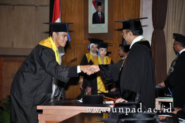 dok-humas-unpad_ilalang-foto_wisuda-gel-1-2010-2011_s1-fisip_248