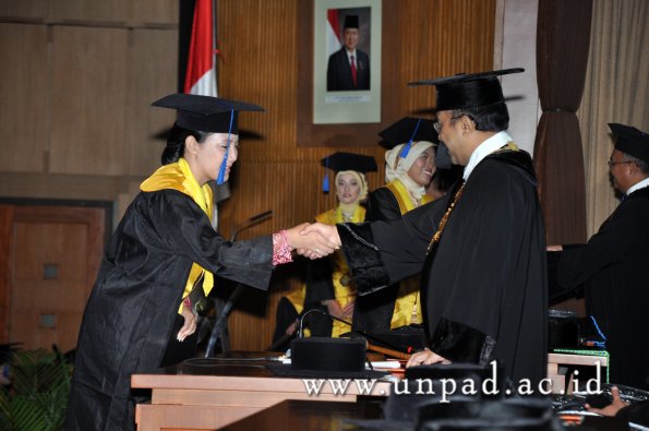 dok-humas-unpad_ilalang-foto_wisuda-gel-1-2010-2011_s1-fisip_249