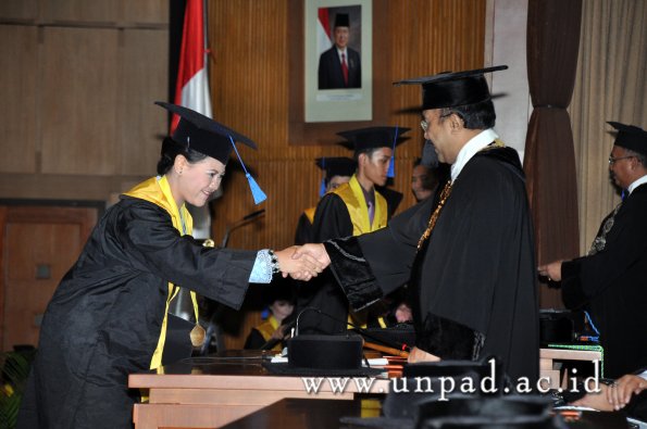 dok-humas-unpad_ilalang-foto_wisuda-gel-1-2010-2011_s1-fisip_252