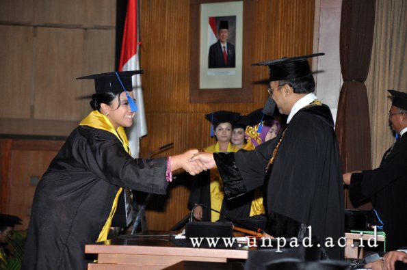 dok-humas-unpad_ilalang-foto_wisuda-gel-1-2010-2011_s1-fisip_254