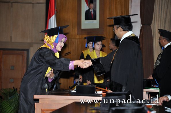 dok-humas-unpad_ilalang-foto_wisuda-gel-1-2010-2011_s1-fisip_255