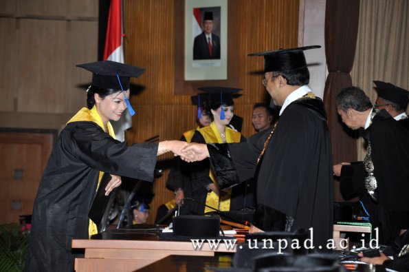 dok-humas-unpad_ilalang-foto_wisuda-gel-1-2010-2011_s1-fisip_256