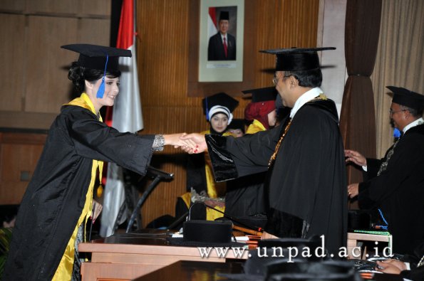 dok-humas-unpad_ilalang-foto_wisuda-gel-1-2010-2011_s1-fisip_257