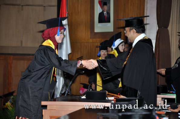 dok-humas-unpad_ilalang-foto_wisuda-gel-1-2010-2011_s1-fisip_258