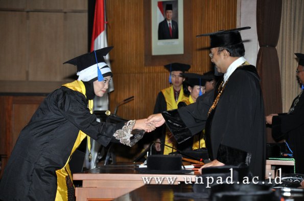 dok-humas-unpad_ilalang-foto_wisuda-gel-1-2010-2011_s1-fisip_259