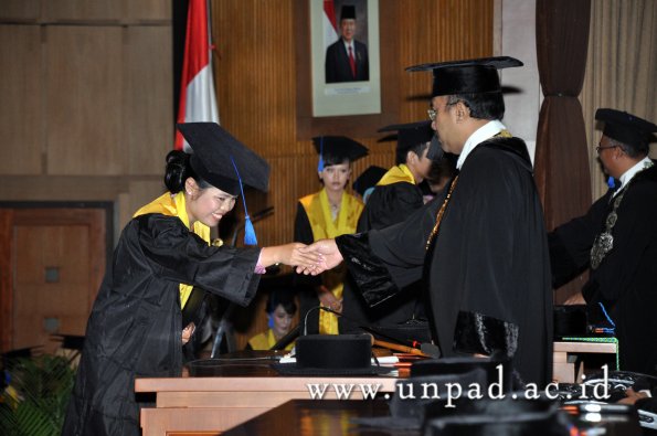 dok-humas-unpad_ilalang-foto_wisuda-gel-1-2010-2011_s1-fisip_260