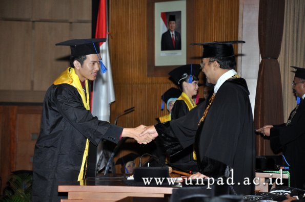 dok-humas-unpad_ilalang-foto_wisuda-gel-1-2010-2011_s1-fisip_261