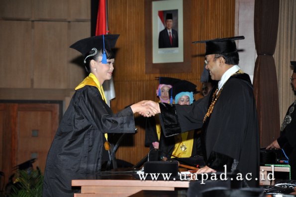 dok-humas-unpad_ilalang-foto_wisuda-gel-1-2010-2011_s1-fisip_262