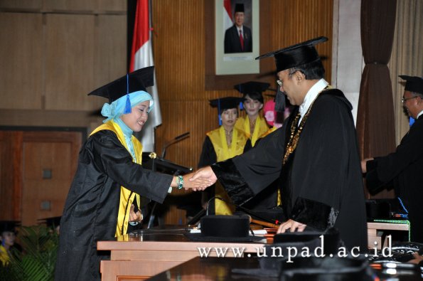 dok-humas-unpad_ilalang-foto_wisuda-gel-1-2010-2011_s1-fisip_263