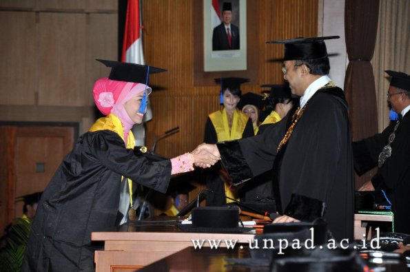 dok-humas-unpad_ilalang-foto_wisuda-gel-1-2010-2011_s1-fisip_264