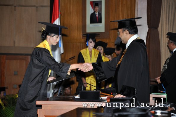 dok-humas-unpad_ilalang-foto_wisuda-gel-1-2010-2011_s1-fisip_265