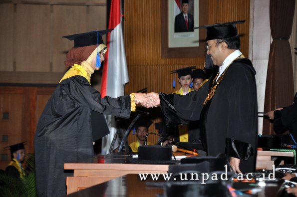 dok-humas-unpad_ilalang-foto_wisuda-gel-1-2010-2011_s1-fisip_267