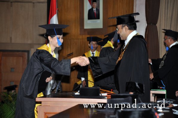 dok-humas-unpad_ilalang-foto_wisuda-gel-1-2010-2011_s1-fisip_269