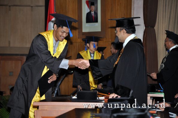 dok-humas-unpad_ilalang-foto_wisuda-gel-1-2010-2011_s1-fisip_273