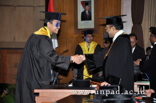 dok-humas-unpad_ilalang-foto_wisuda-gel-1-2010-2011_s1-fisip_274