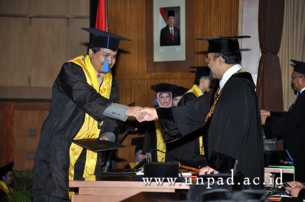 dok-humas-unpad_ilalang-foto_wisuda-gel-1-2010-2011_s1-fisip_275