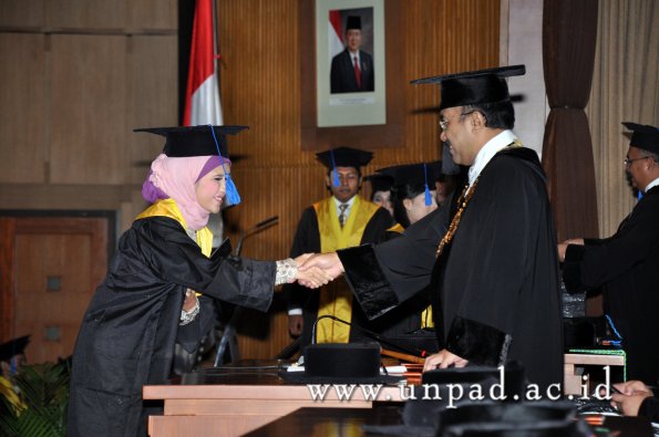 dok-humas-unpad_ilalang-foto_wisuda-gel-1-2010-2011_s1-fisip_277