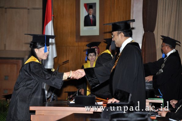 dok-humas-unpad_ilalang-foto_wisuda-gel-1-2010-2011_s1-fisip_278