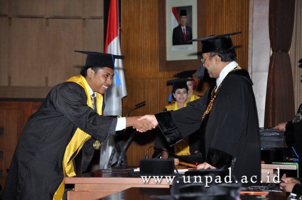 dok-humas-unpad_ilalang-foto_wisuda-gel-1-2010-2011_s1-fisip_279