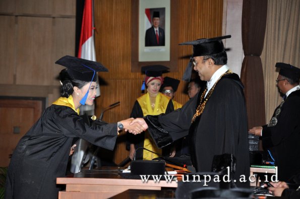 dok-humas-unpad_ilalang-foto_wisuda-gel-1-2010-2011_s1-fisip_280