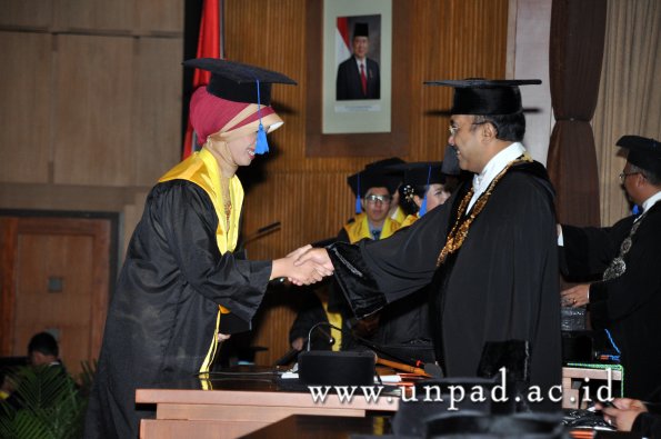 dok-humas-unpad_ilalang-foto_wisuda-gel-1-2010-2011_s1-fisip_281