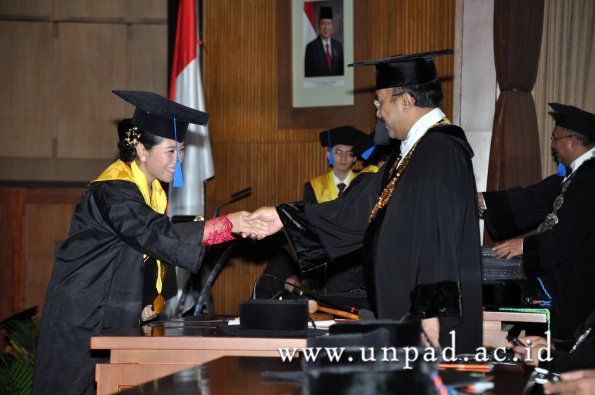 dok-humas-unpad_ilalang-foto_wisuda-gel-1-2010-2011_s1-fisip_282