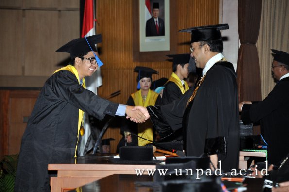 dok-humas-unpad_ilalang-foto_wisuda-gel-1-2010-2011_s1-fisip_283