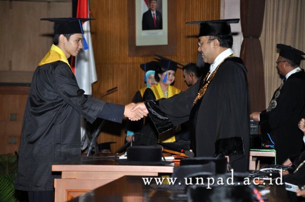 dok-humas-unpad_ilalang-foto_wisuda-gel-1-2010-2011_s1-fisip_284