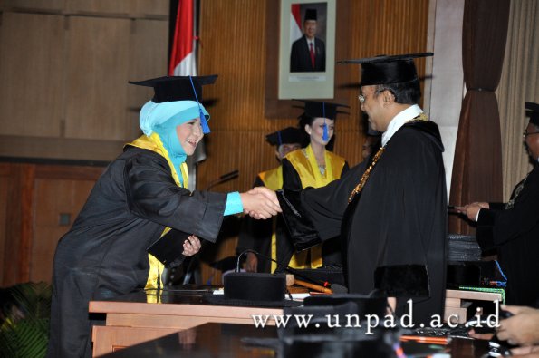 dok-humas-unpad_ilalang-foto_wisuda-gel-1-2010-2011_s1-fisip_286