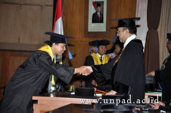 dok-humas-unpad_ilalang-foto_wisuda-gel-1-2010-2011_s1-fisip_288