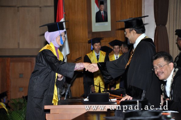 dok-humas-unpad_ilalang-foto_wisuda-gel-1-2010-2011_s1-fisip_291