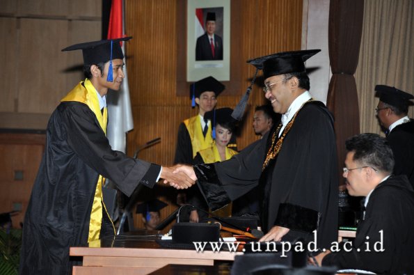 dok-humas-unpad_ilalang-foto_wisuda-gel-1-2010-2011_s1-fisip_292