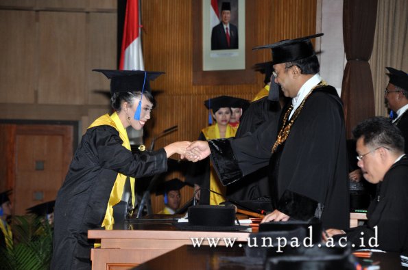 dok-humas-unpad_ilalang-foto_wisuda-gel-1-2010-2011_s1-fisip_293