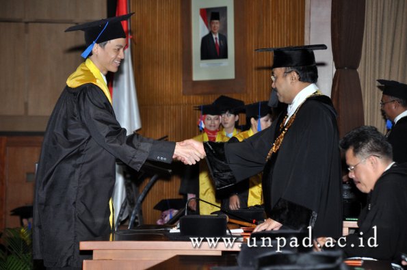 dok-humas-unpad_ilalang-foto_wisuda-gel-1-2010-2011_s1-fisip_294