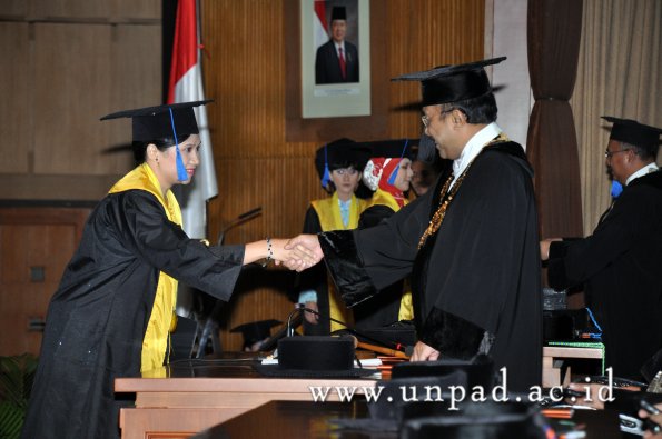 dok-humas-unpad_ilalang-foto_wisuda-gel-1-2010-2011_s1-fisip_295