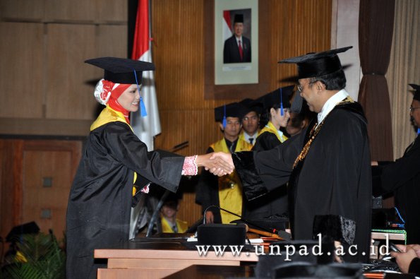 dok-humas-unpad_ilalang-foto_wisuda-gel-1-2010-2011_s1-fisip_296