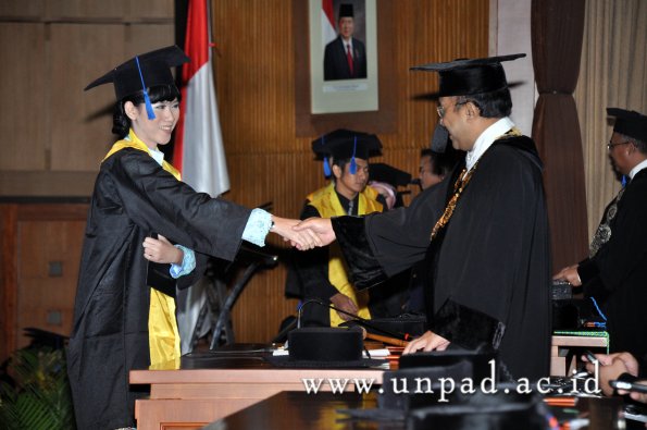 dok-humas-unpad_ilalang-foto_wisuda-gel-1-2010-2011_s1-fisip_297