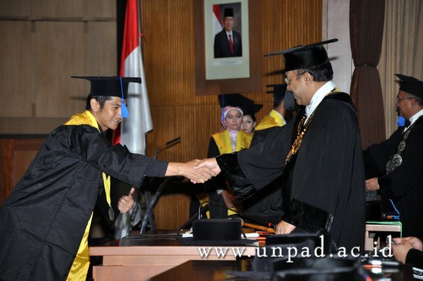 dok-humas-unpad_ilalang-foto_wisuda-gel-1-2010-2011_s1-fisip_298