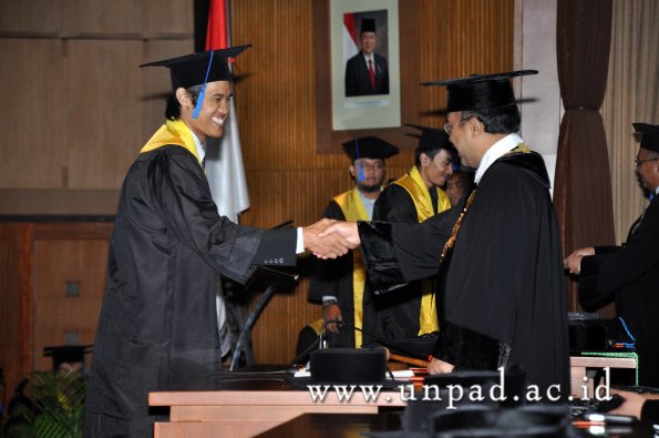 dok-humas-unpad_ilalang-foto_wisuda-gel-1-2010-2011_s1-fisip_307