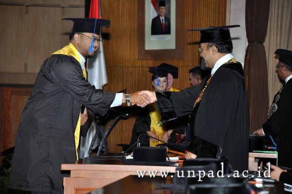 dok-humas-unpad_ilalang-foto_wisuda-gel-1-2010-2011_s1-fisip_309