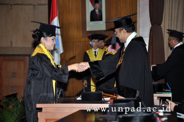 dok-humas-unpad_ilalang-foto_wisuda-gel-1-2010-2011_s1-fisip_310