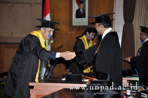 dok-humas-unpad_ilalang-foto_wisuda-gel-1-2010-2011_s1-fisip_312