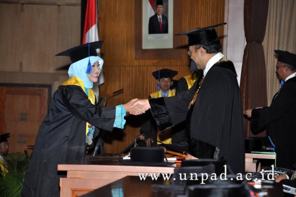 dok-humas-unpad_ilalang-foto_wisuda-gel-1-2010-2011_s1-fisip_314