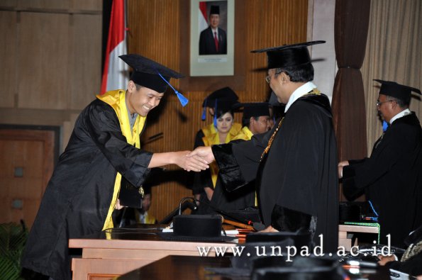 dok-humas-unpad_ilalang-foto_wisuda-gel-1-2010-2011_s1-fisip_315