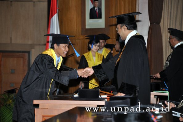 dok-humas-unpad_ilalang-foto_wisuda-gel-1-2010-2011_s1-fisip_316