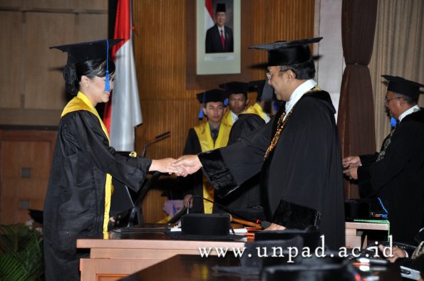 dok-humas-unpad_ilalang-foto_wisuda-gel-1-2010-2011_s1-fisip_317