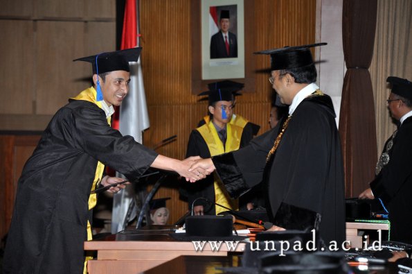 dok-humas-unpad_ilalang-foto_wisuda-gel-1-2010-2011_s1-fisip_318