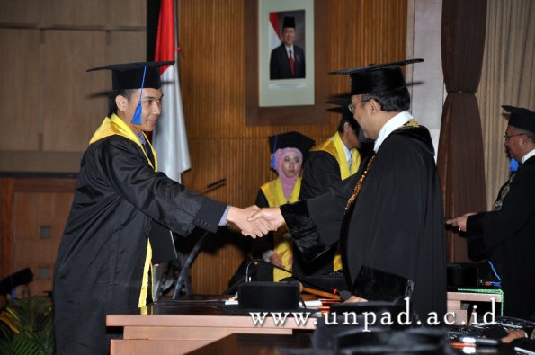 dok-humas-unpad_ilalang-foto_wisuda-gel-1-2010-2011_s1-fisip_319