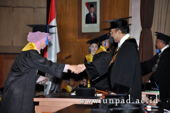 dok-humas-unpad_ilalang-foto_wisuda-gel-1-2010-2011_s1-fisip_321