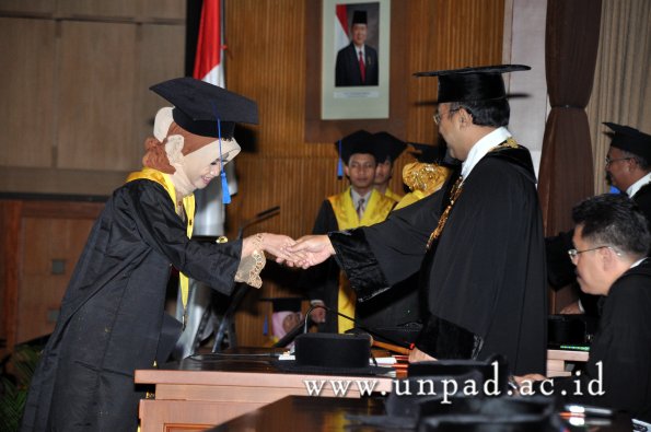 dok-humas-unpad_ilalang-foto_wisuda-gel-1-2010-2011_s1-fisip_324